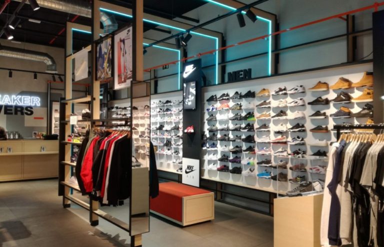 Tienda de zapatillas Nike y ropa deportiva para hombre.
