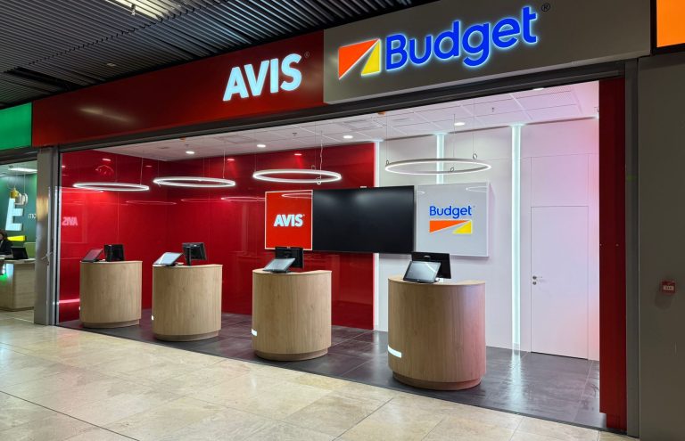 Oficinas de alquiler de coches Avis y Budget.