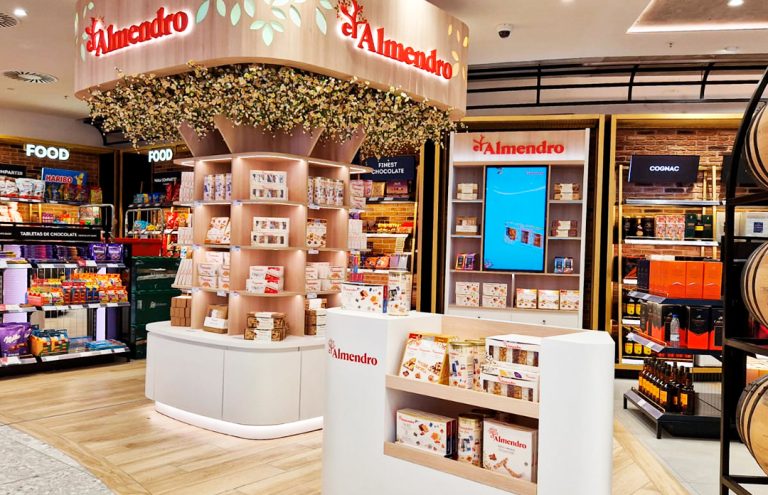 Puesto de chocolate Almendro en tienda departamental.